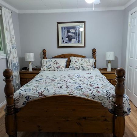 Bear & Butterfly Bed And Breakfast Gravenhurst Exterior photo