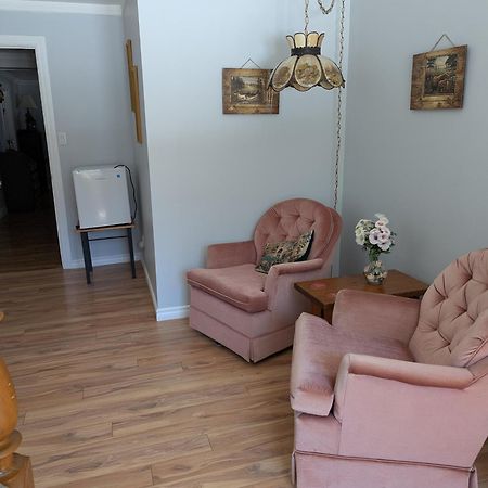 Bear & Butterfly Bed And Breakfast Gravenhurst Exterior photo