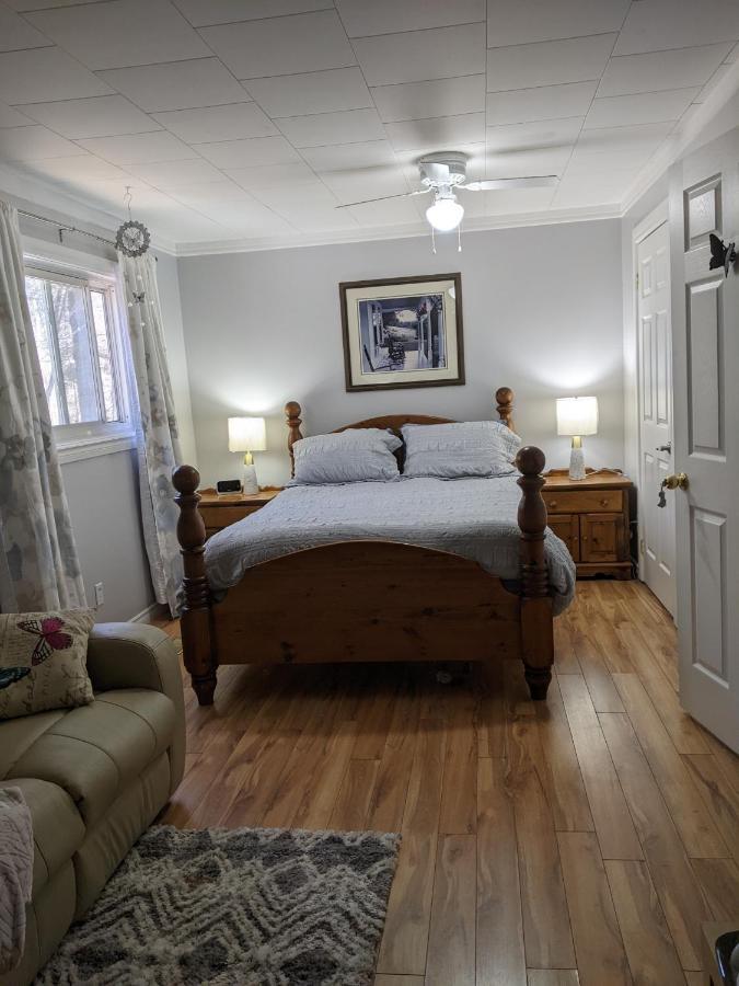 Bear & Butterfly Bed And Breakfast Gravenhurst Exterior photo