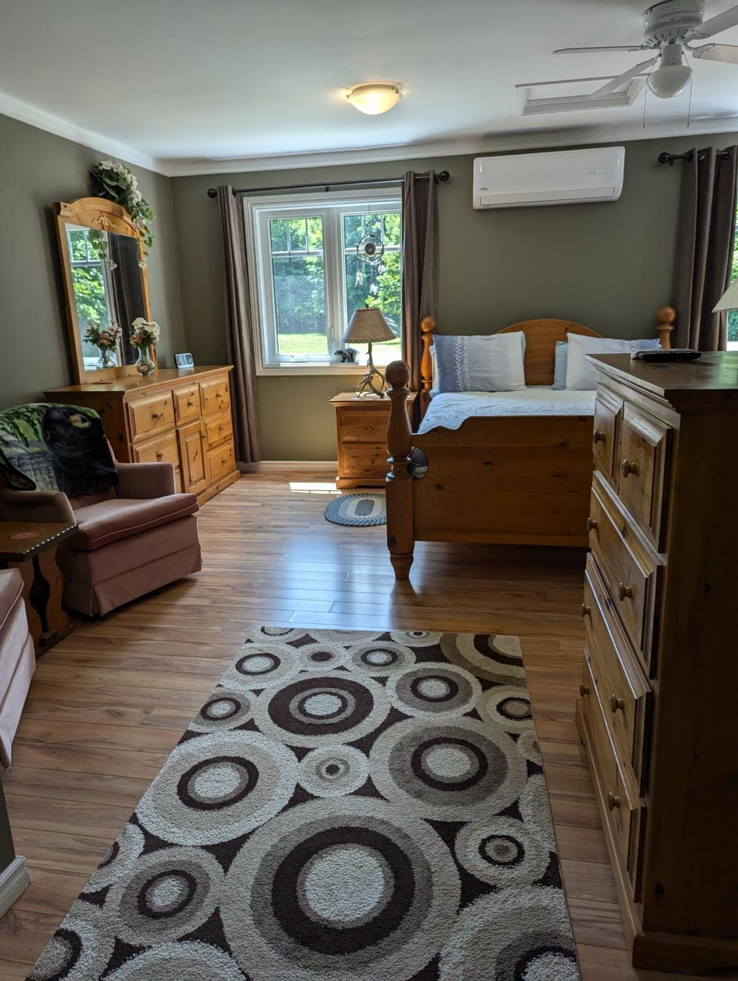 Bear & Butterfly Bed And Breakfast Gravenhurst Exterior photo