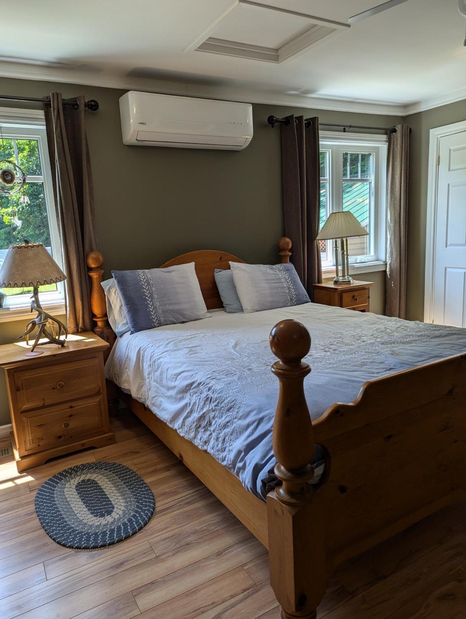 Bear & Butterfly Bed And Breakfast Gravenhurst Exterior photo