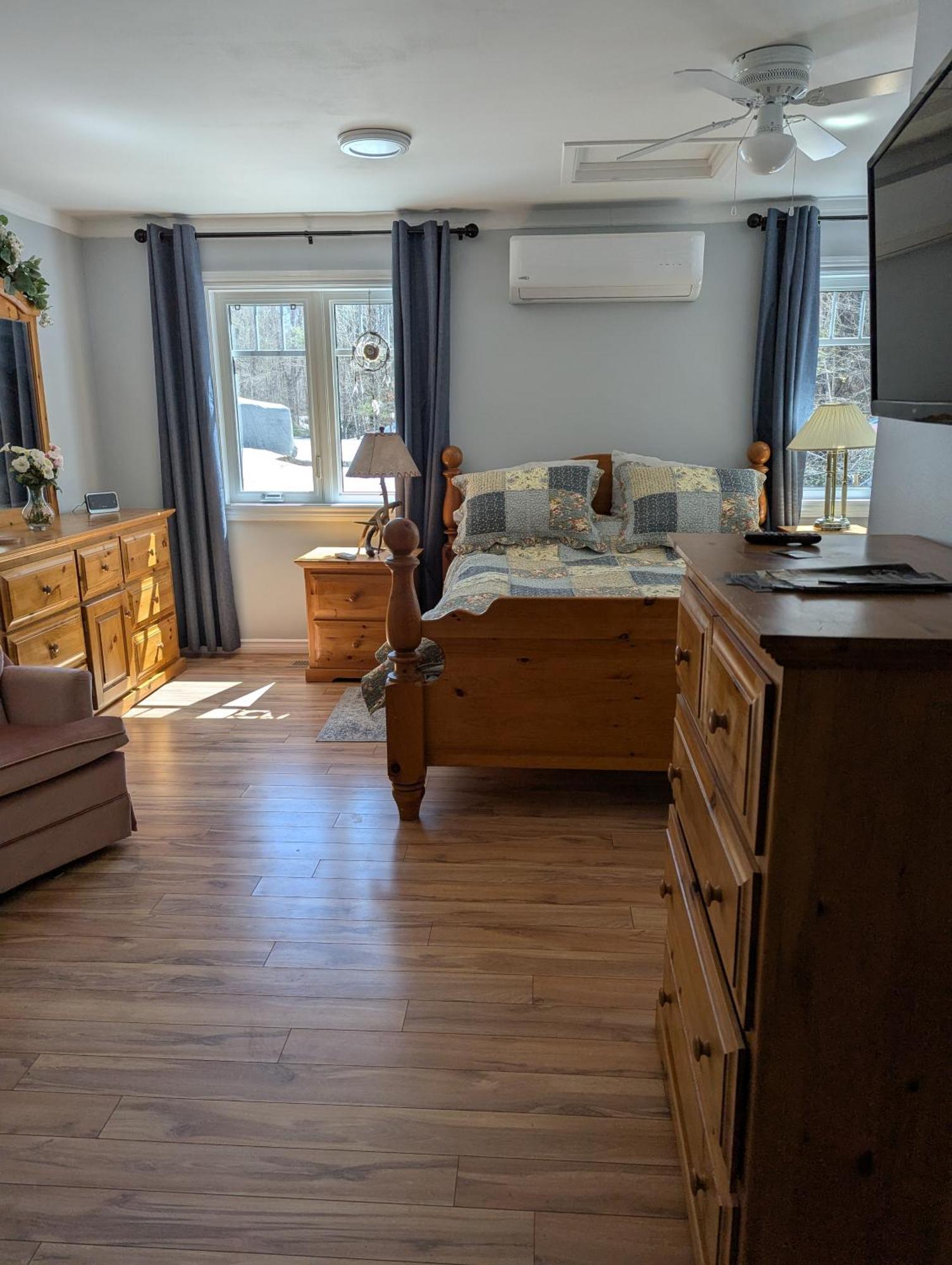Bear & Butterfly Bed And Breakfast Gravenhurst Exterior photo