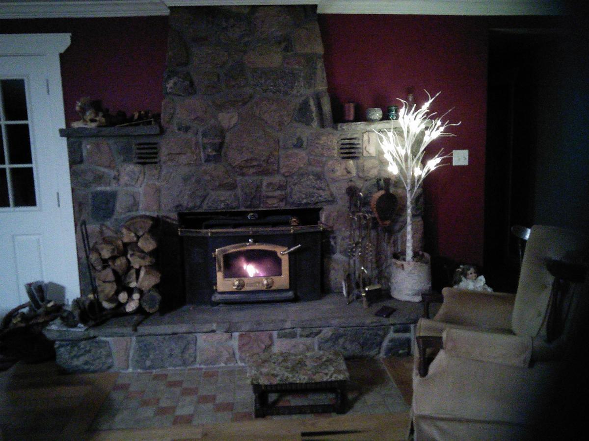 Bear & Butterfly Bed And Breakfast Gravenhurst Exterior photo