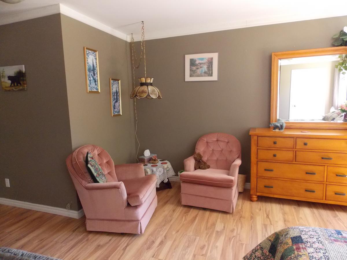 Bear & Butterfly Bed And Breakfast Gravenhurst Exterior photo